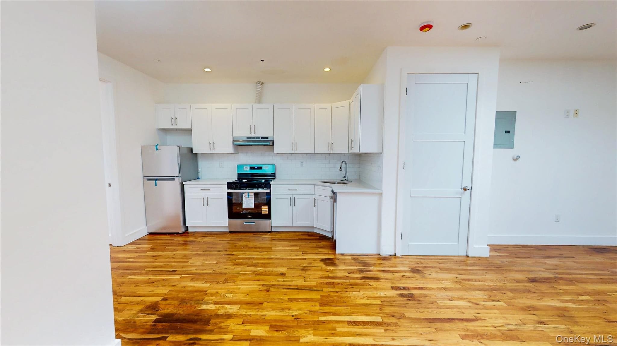 659 Georgia Avenue thumbnail 4