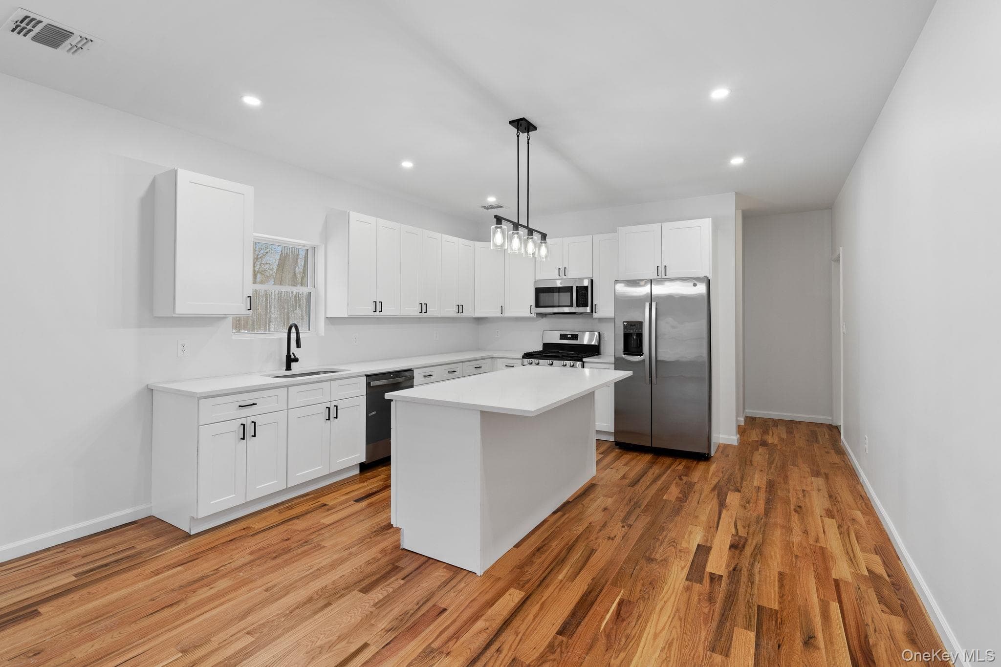 28 Northern Avenue thumbnail 2