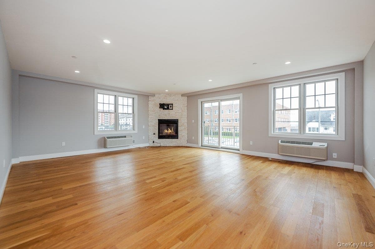 661 W Broadway Unit: 402 thumbnail 4