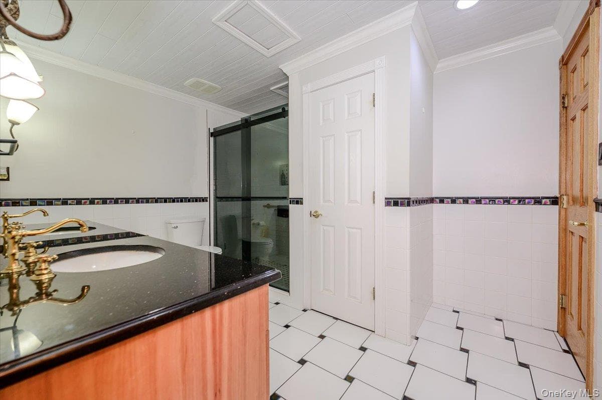 86 Edmore Lane thumbnail 15