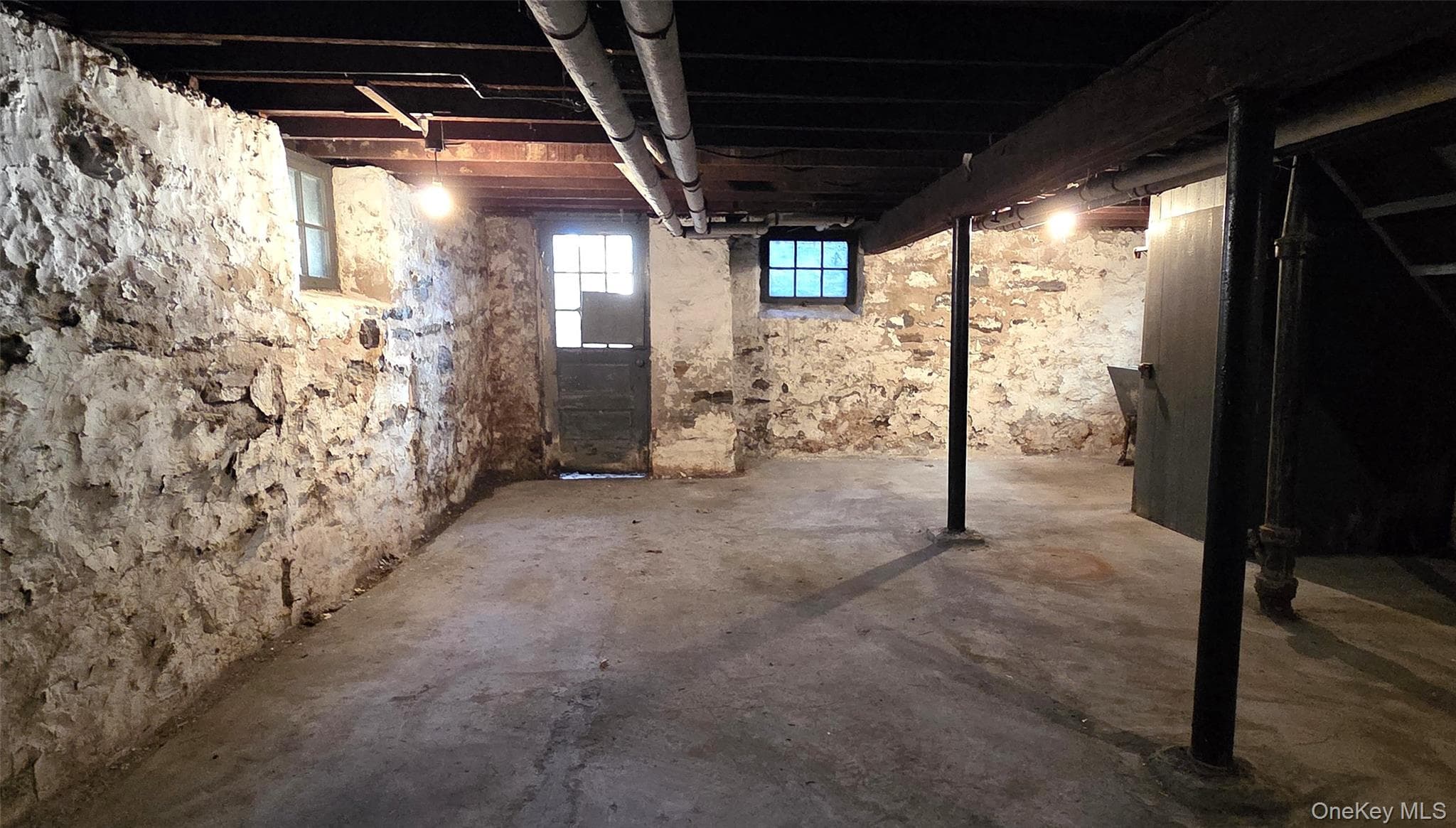 540 Webster Avenue thumbnail 16