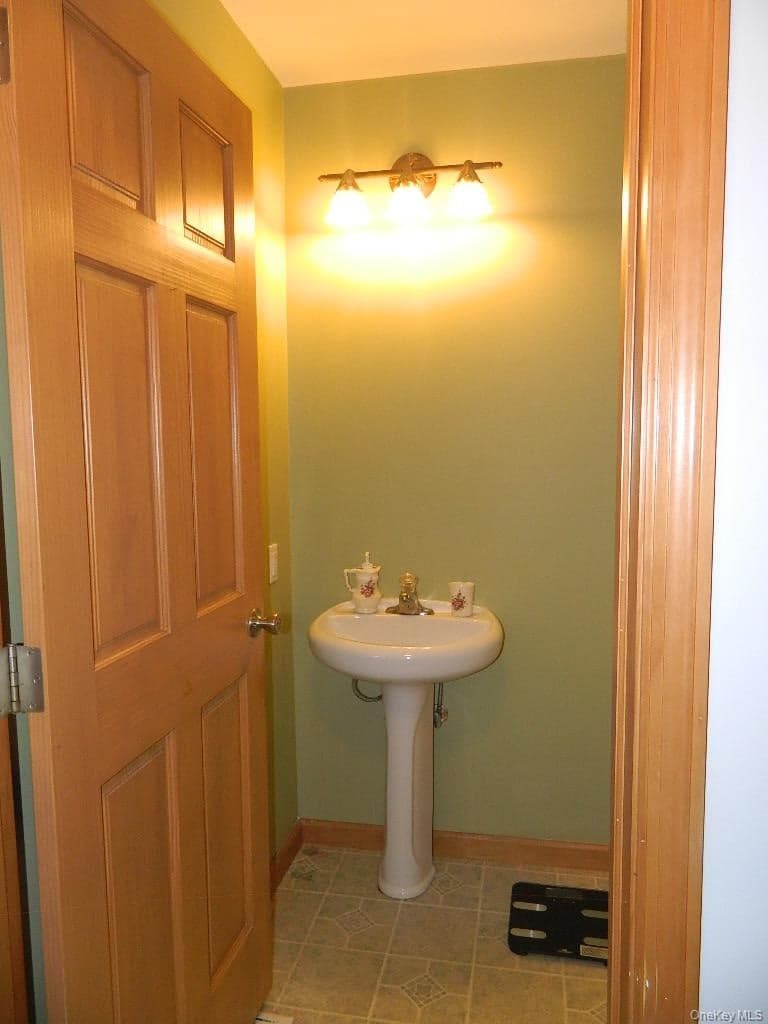 188 Hoyt Street thumbnail 18