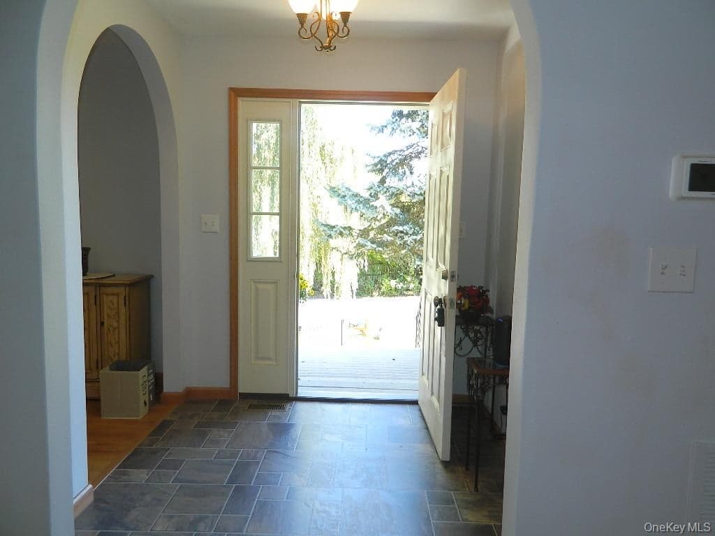188 Hoyt Street thumbnail 4