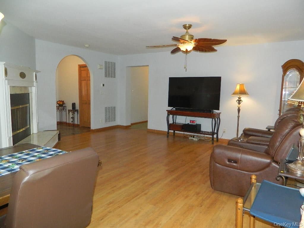 188 Hoyt Street thumbnail 13