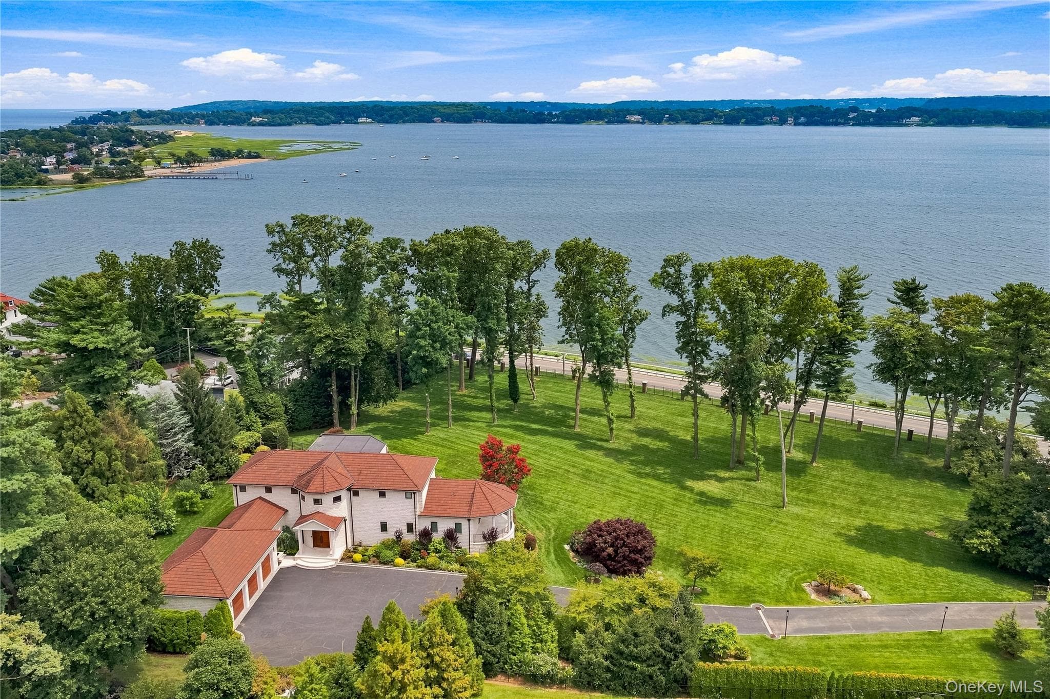 900 W Shore Road, Mill Neck