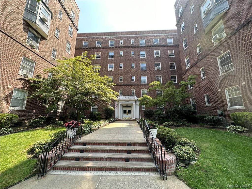 17506 Devonshire Boulevard Unit: 4C, Jamaica Hills
