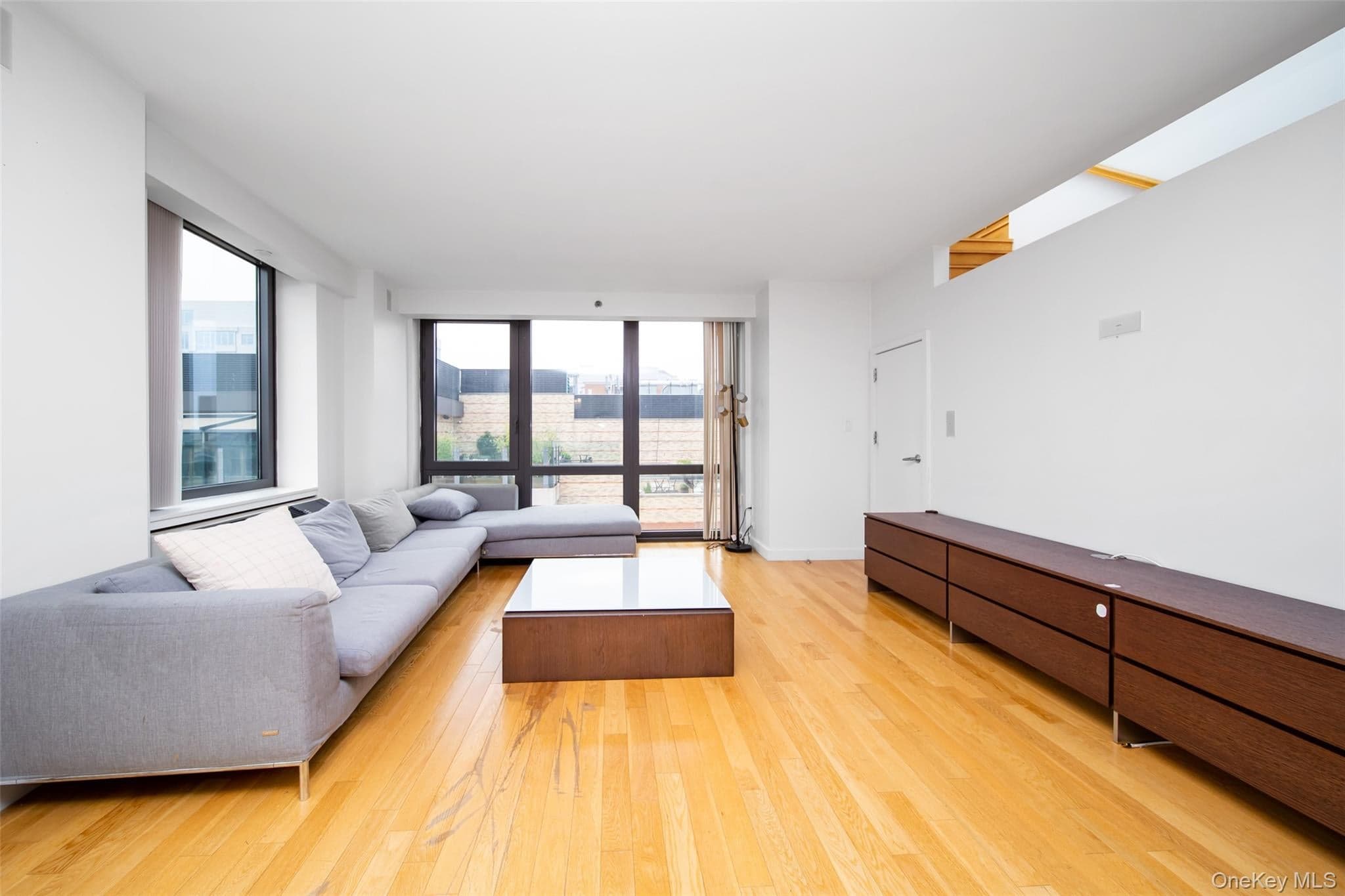 39-16 Prince Street Unit: PhB thumbnail 3