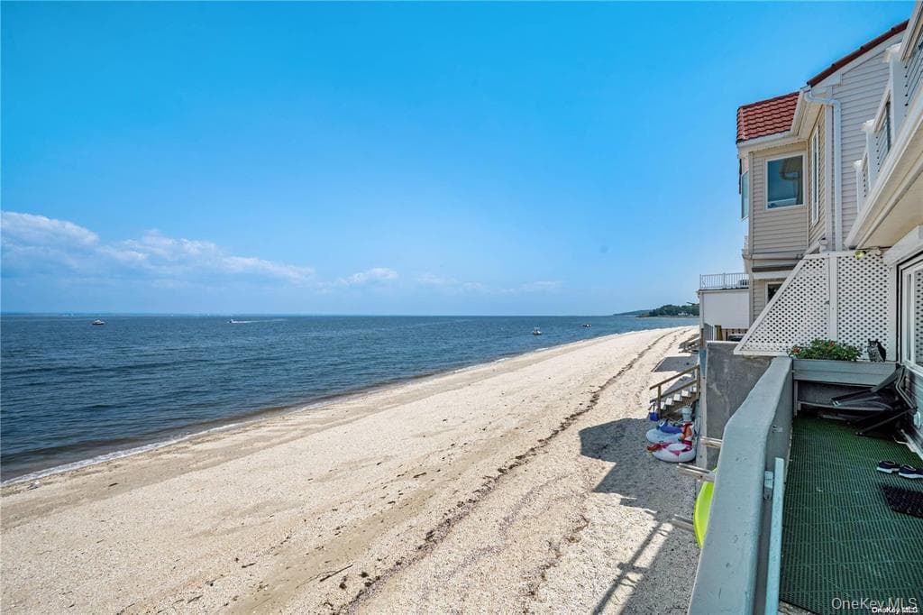 19 Pine Lane, Bayville