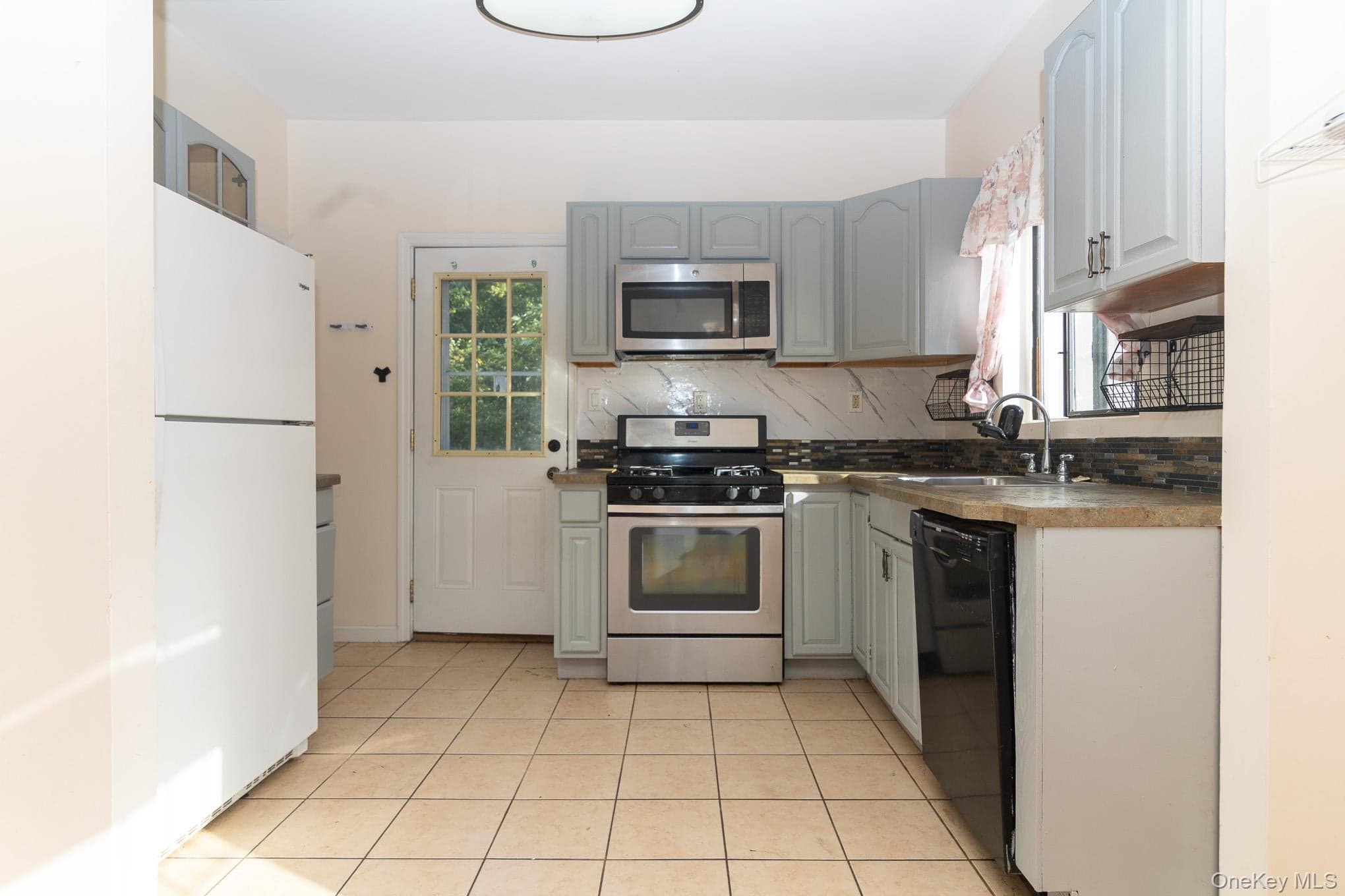 102 Sproat Street thumbnail 19