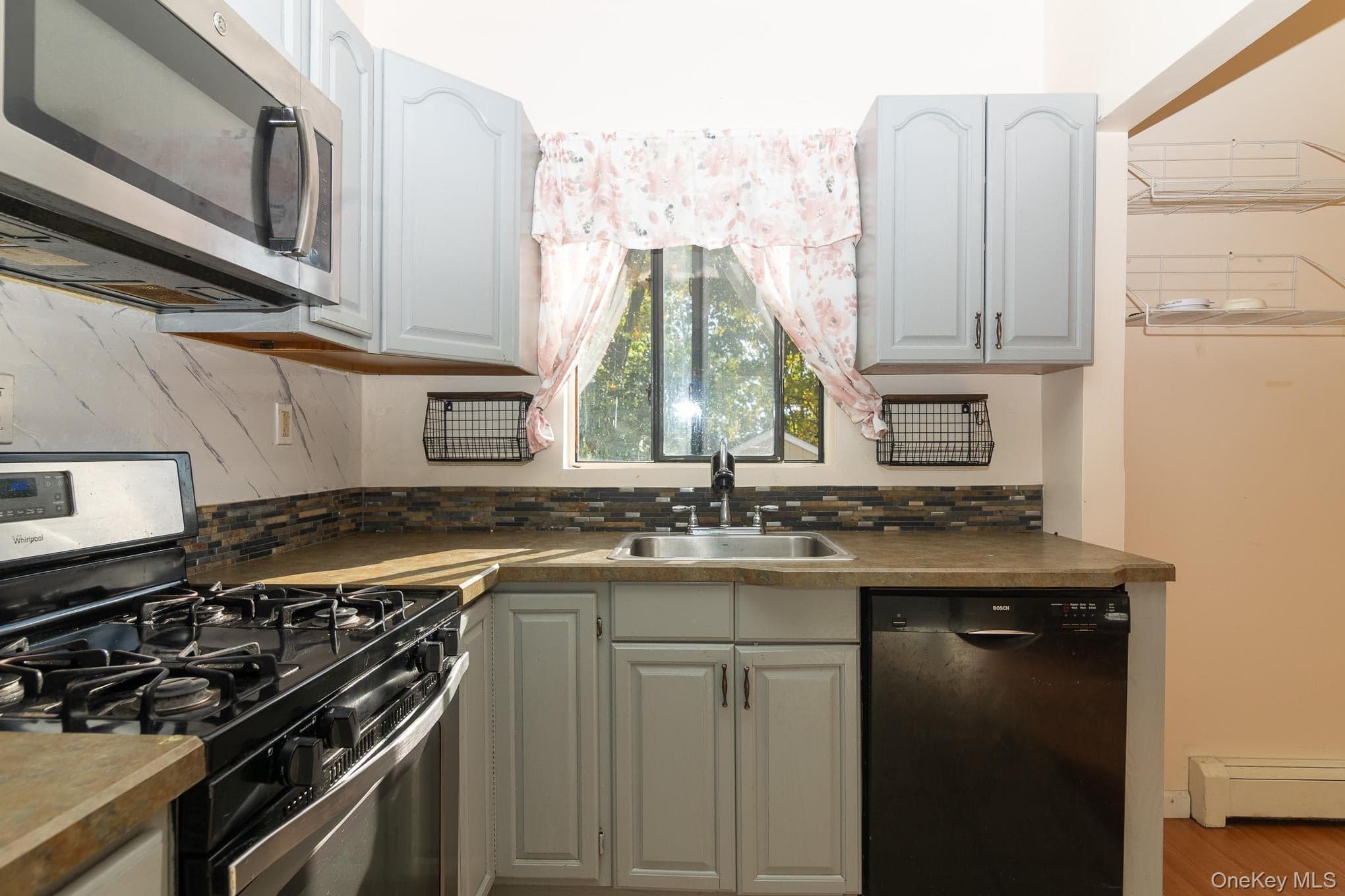 102 Sproat Street thumbnail 18