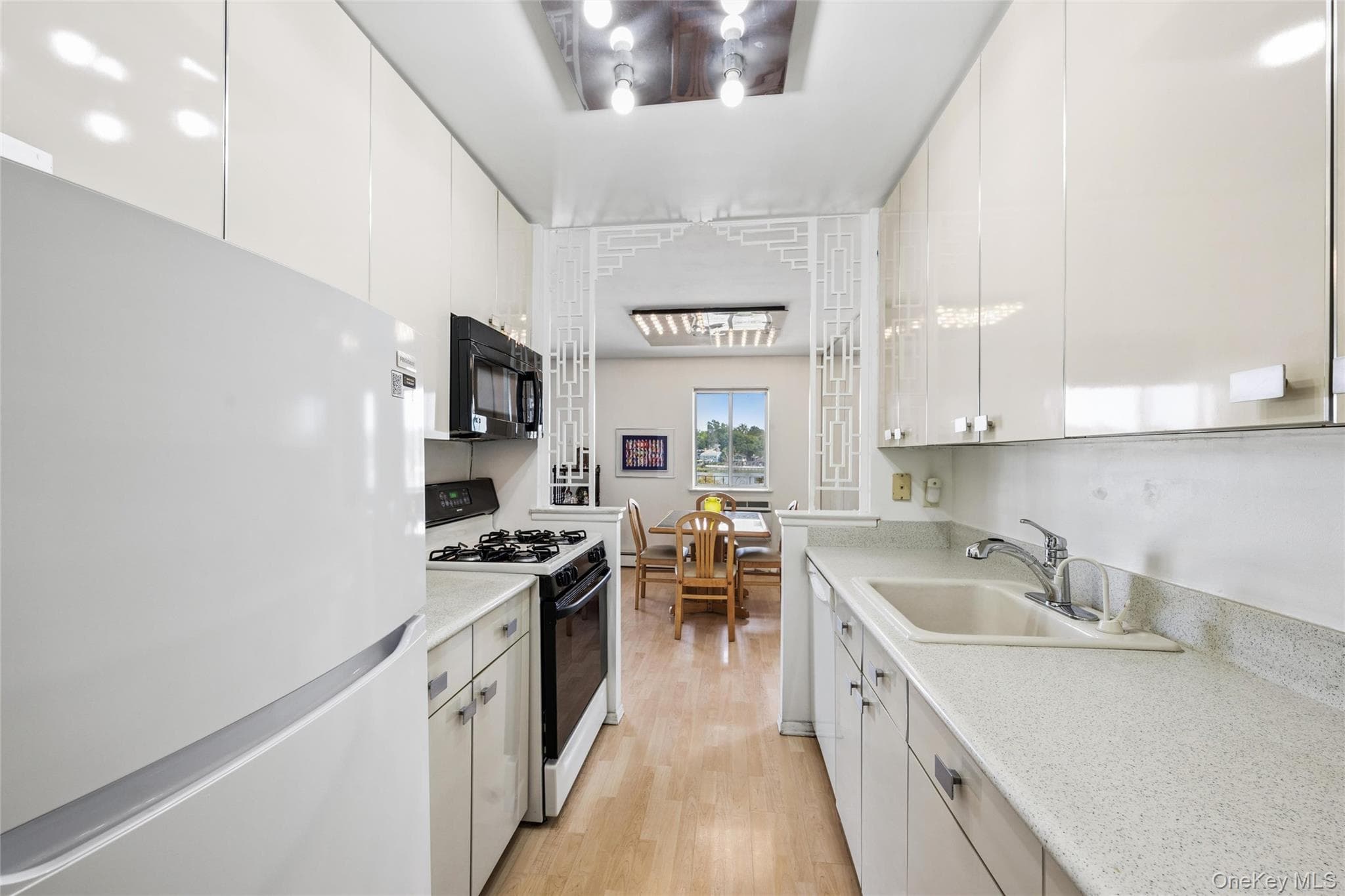 320 East Shore Road RD Unit: 30B thumbnail 7