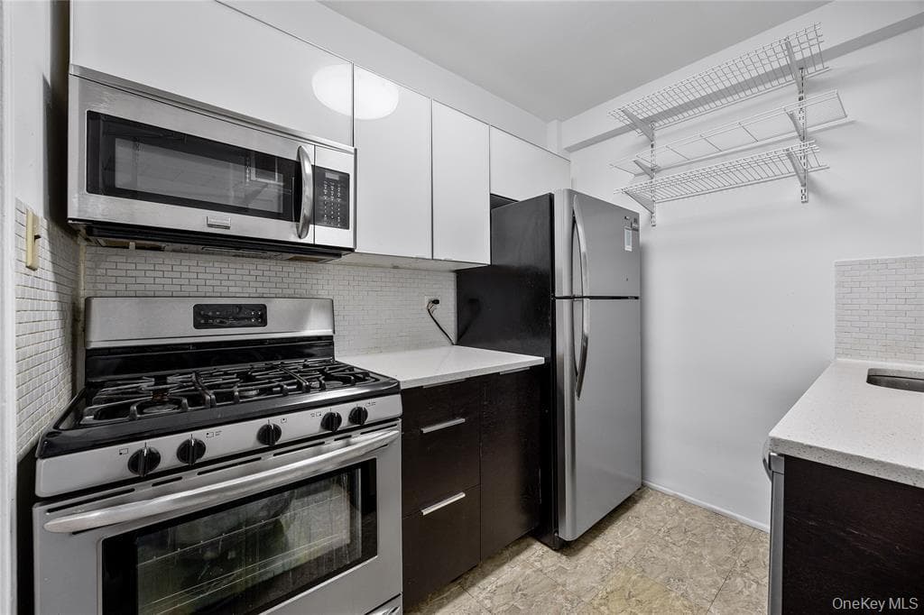 142-05 Roosevelt Avenue Unit: 331 thumbnail 9
