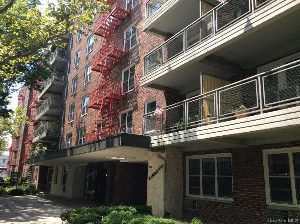 142-05 Roosevelt Avenue Unit: 331 photo 1