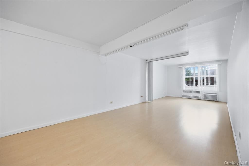 142-05 Roosevelt Avenue Unit: 331 thumbnail 4