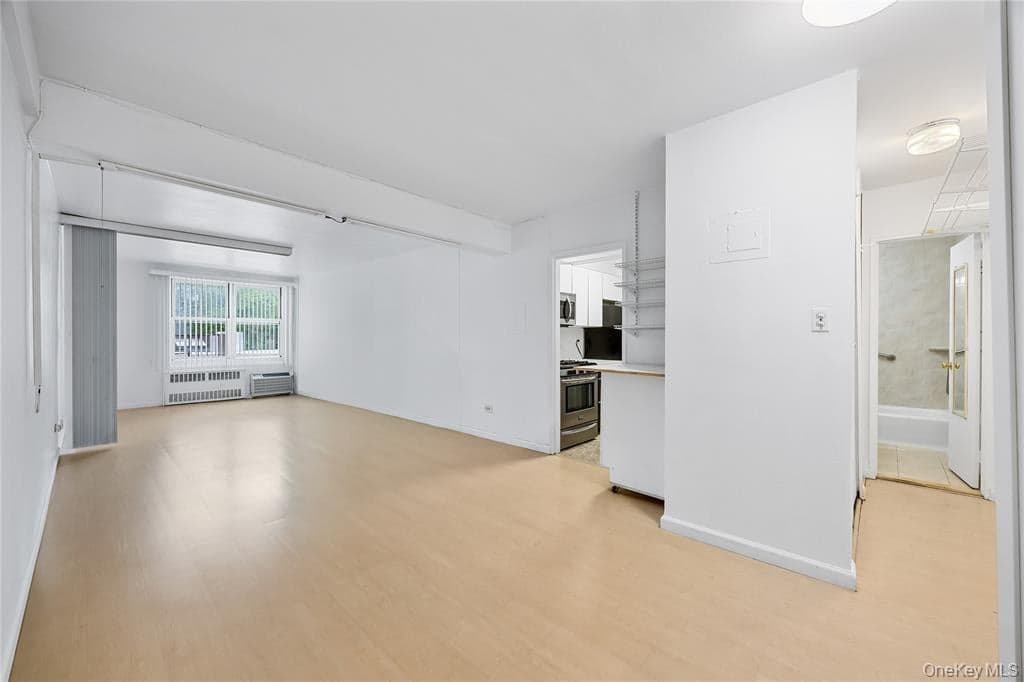 142-05 Roosevelt Avenue Unit: 331 thumbnail 2