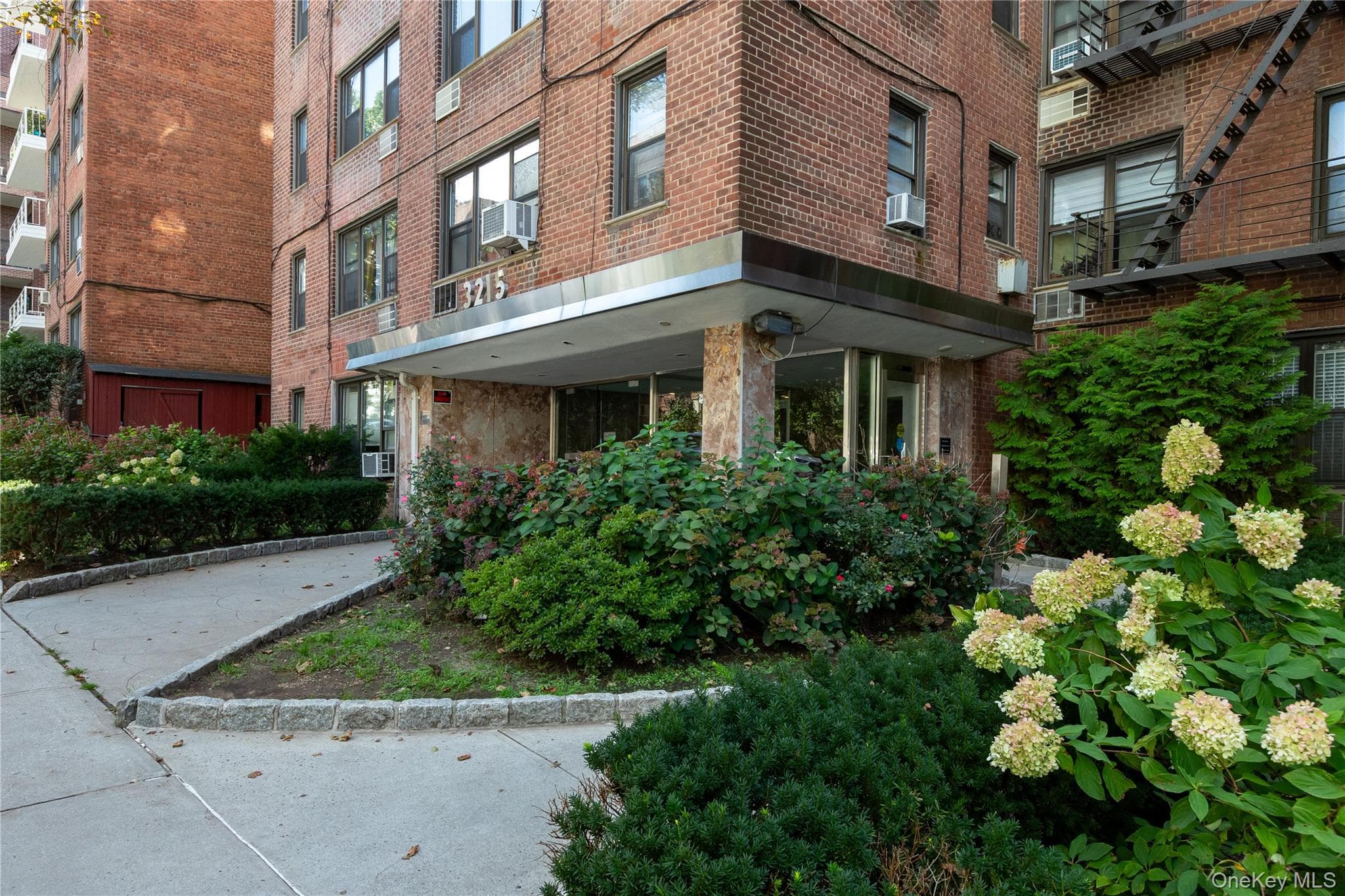 3215 Arlington Avenue Unit: 2A thumbnail 2