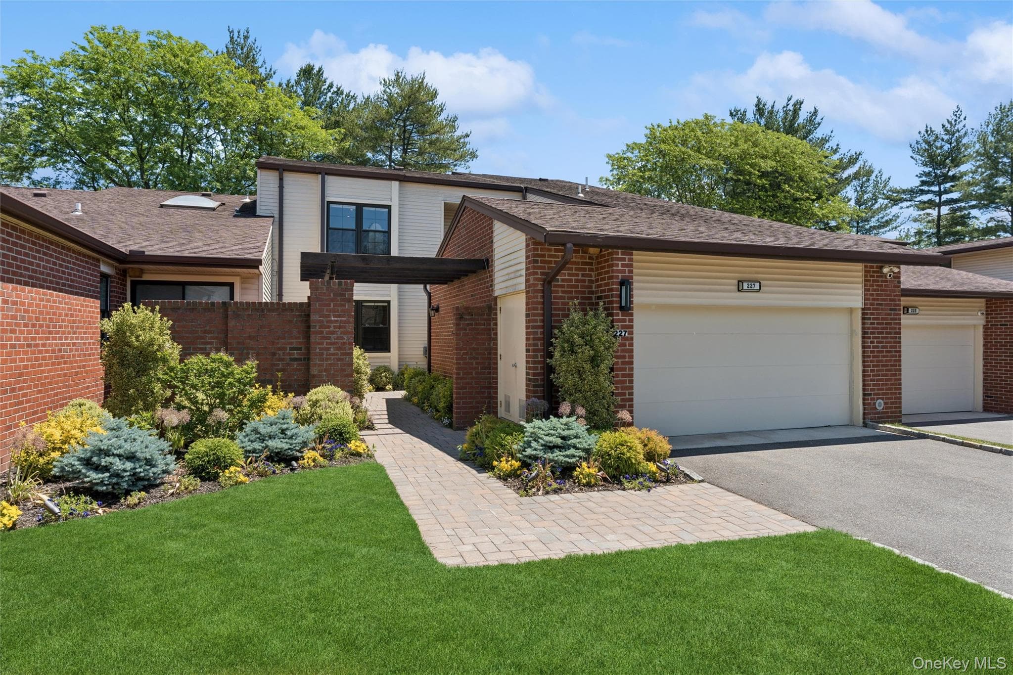 227 Ibis Court, Manhasset