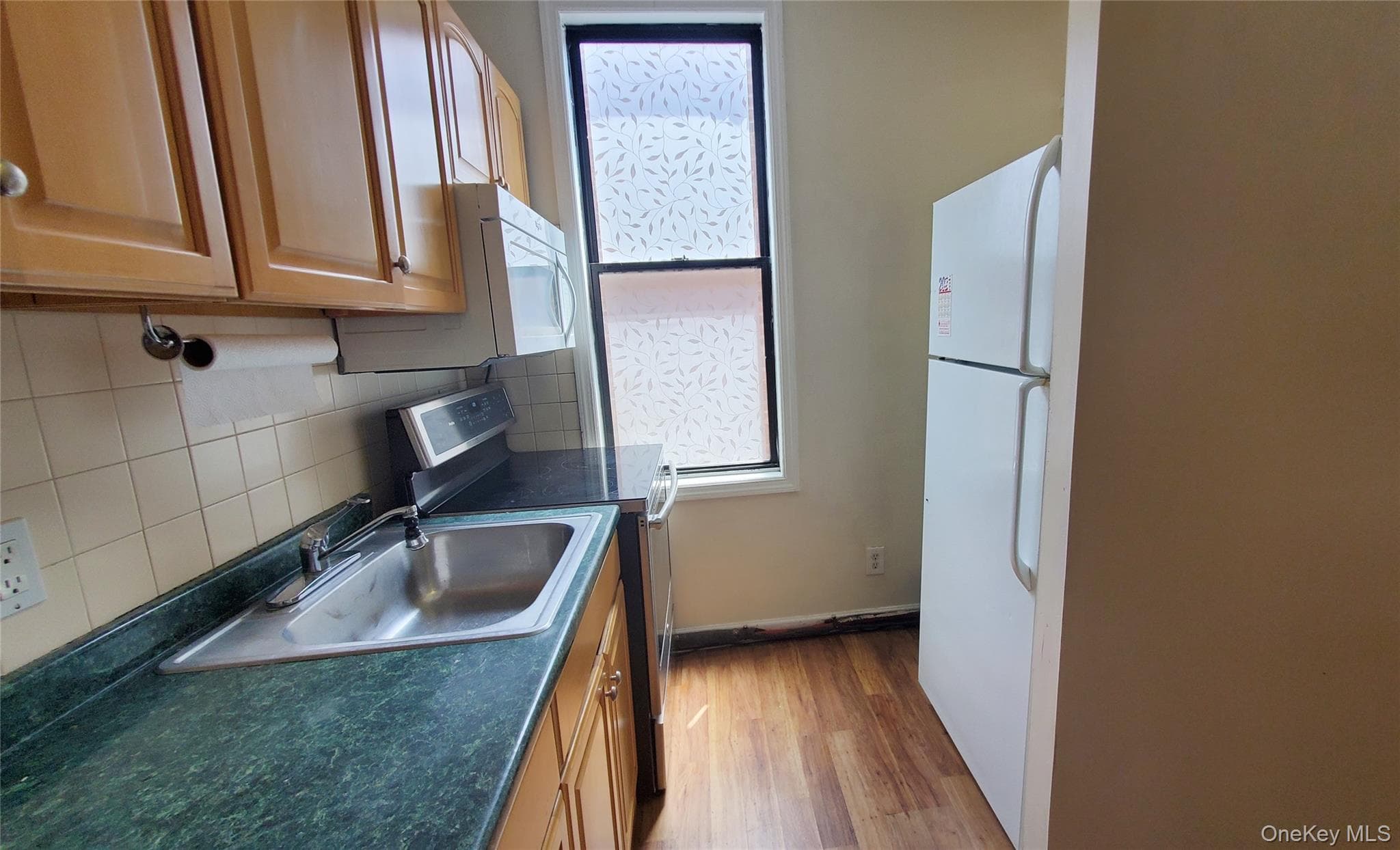 1321 Castle Hill Avenue thumbnail 11