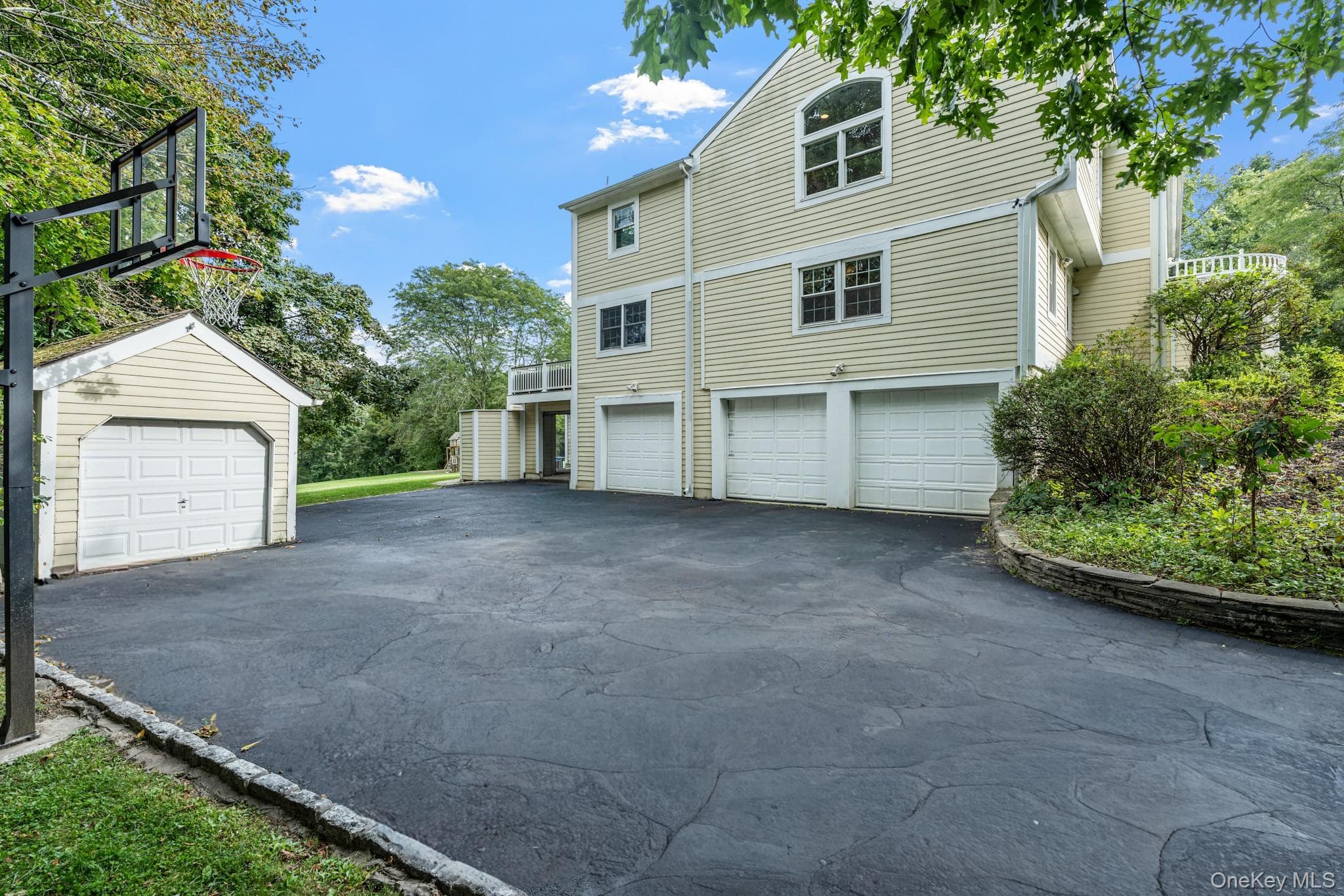 107 Hickory Road thumbnail 40