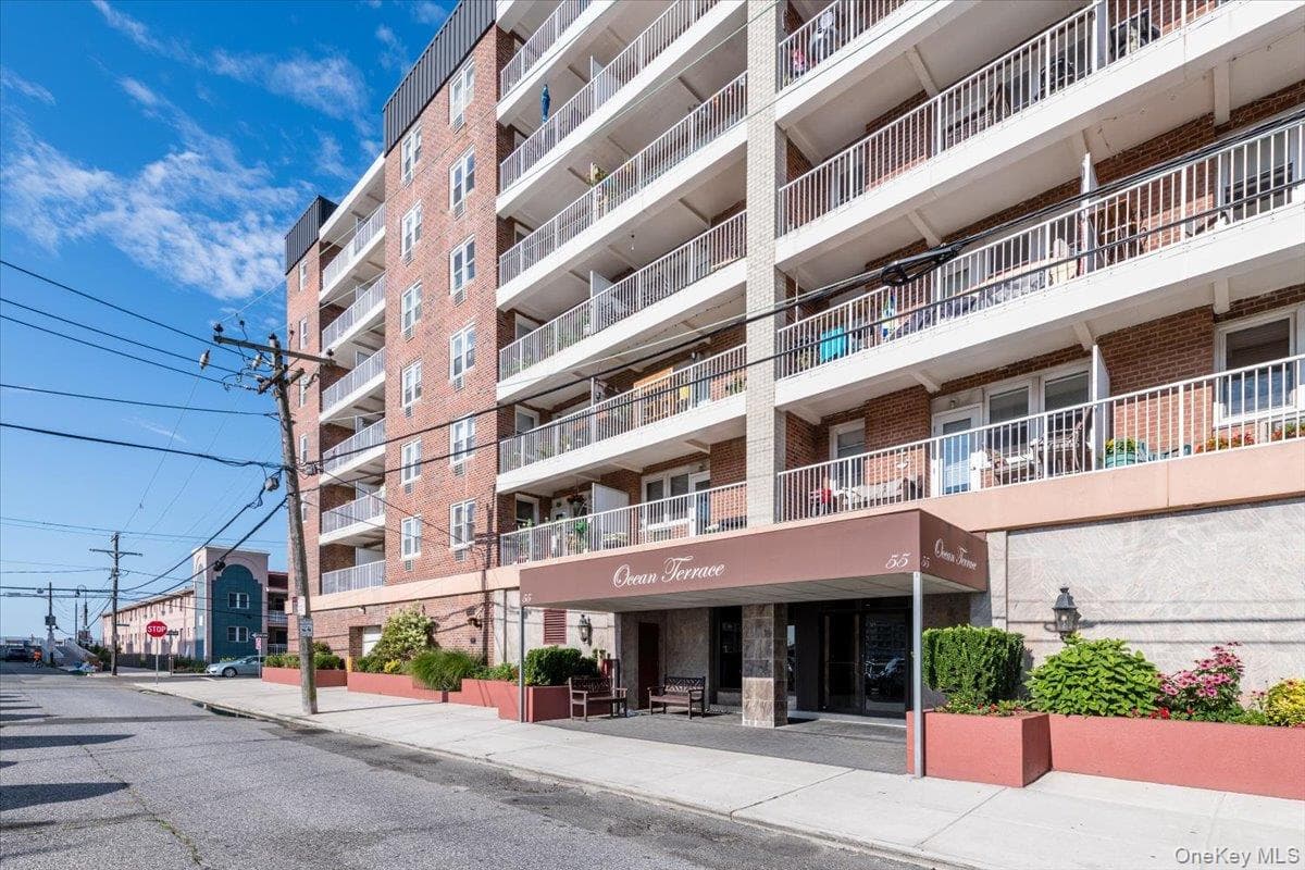 55 Monroe Boulevard Unit: 3P, Long Beach