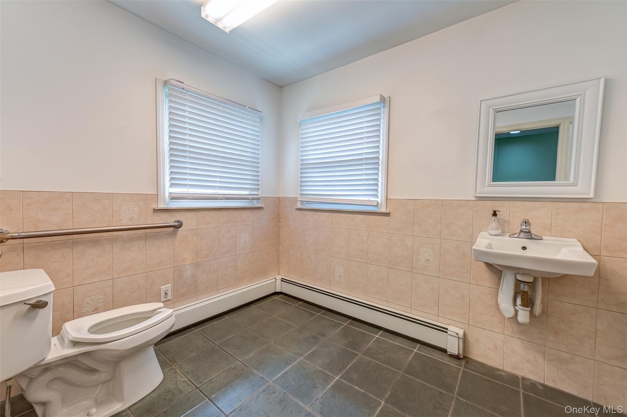 3250 Sunrise Highway thumbnail 18