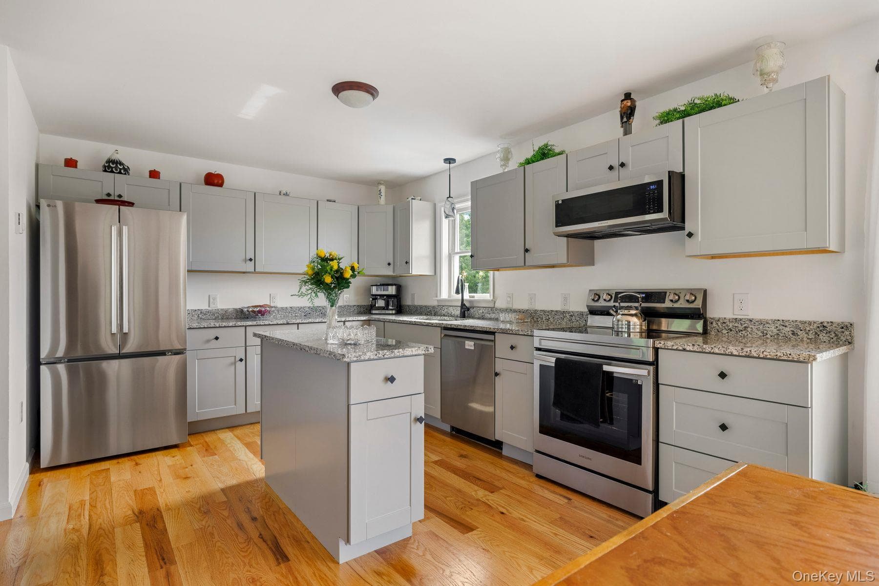 75 Eastern Parkway thumbnail 10