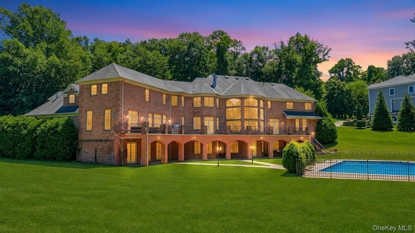 250 Oyster Bay Road thumbnail 4