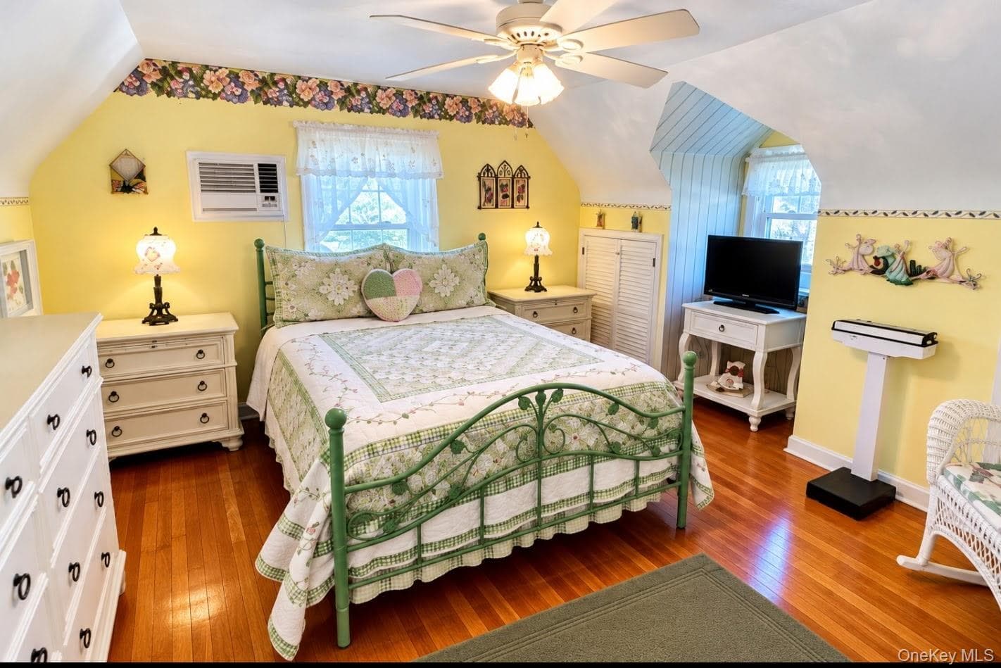 199 Claxton Avenue thumbnail 9