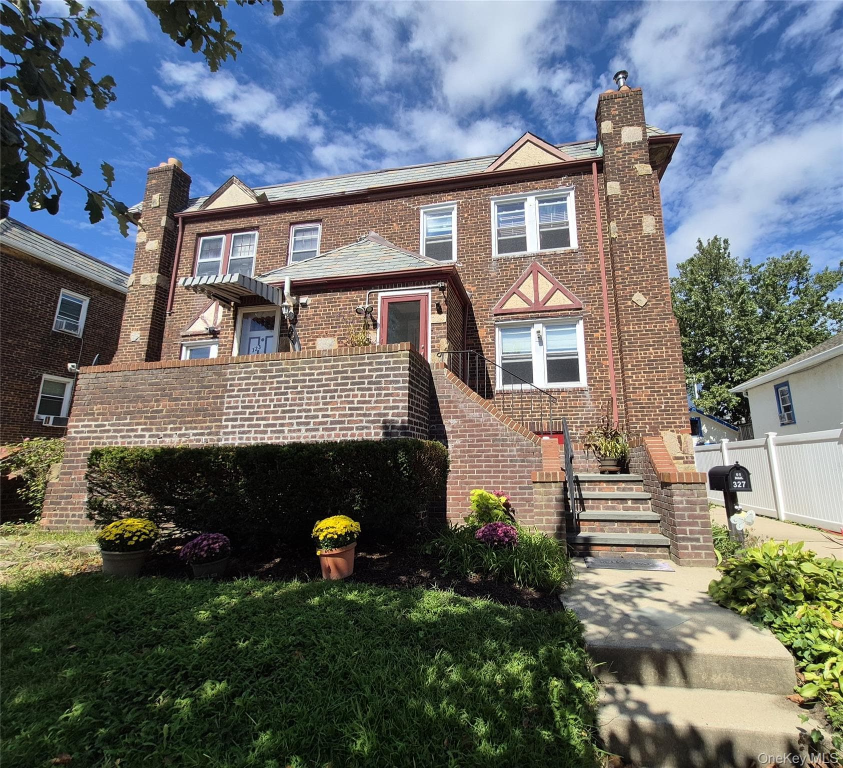 327 E Pine Street photo 1