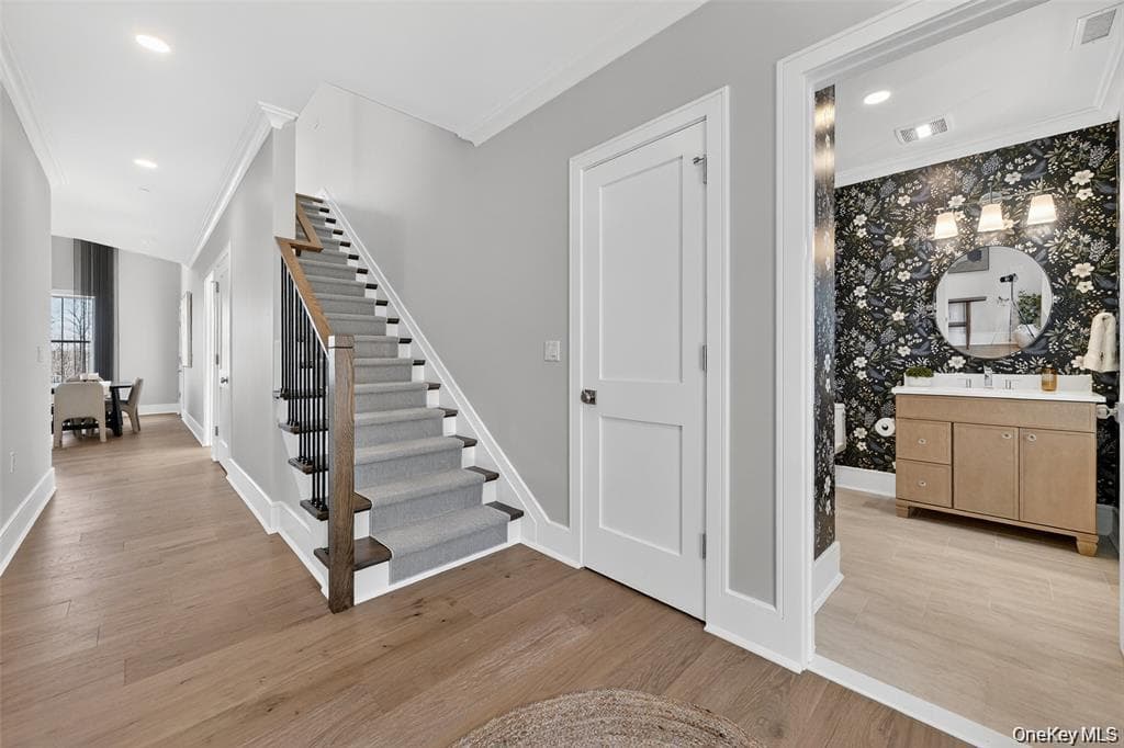 1824 Soundview Court thumbnail 3