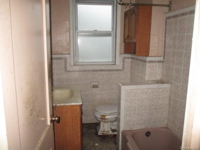 98 Marine Street thumbnail 6