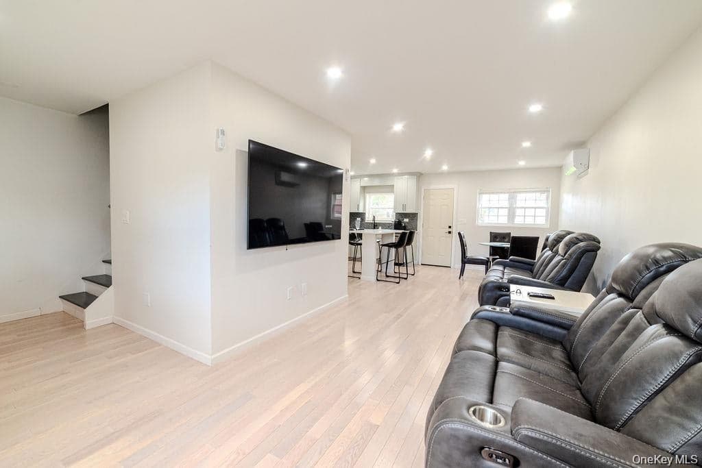 327 Mundy Lane thumbnail 14