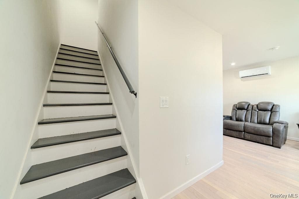 327 Mundy Lane thumbnail 10