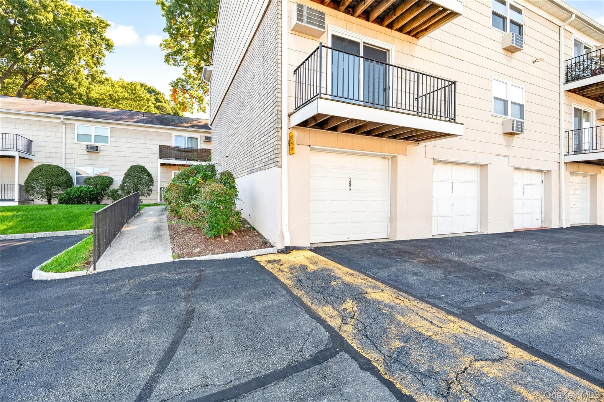284 Parkside Drive thumbnail 34