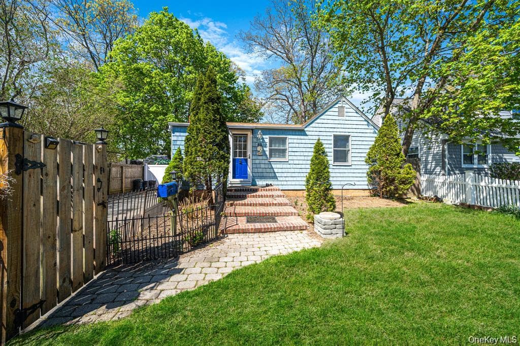 32 Dewey Street, Port Jefferson