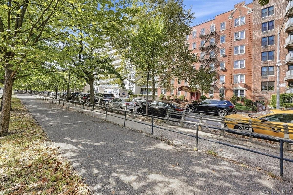 360 Ocean Parkway Unit: 5G thumbnail 25