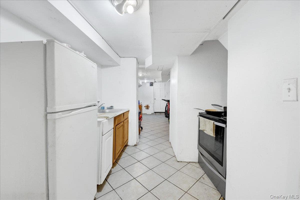 308 W 234th Street thumbnail 20