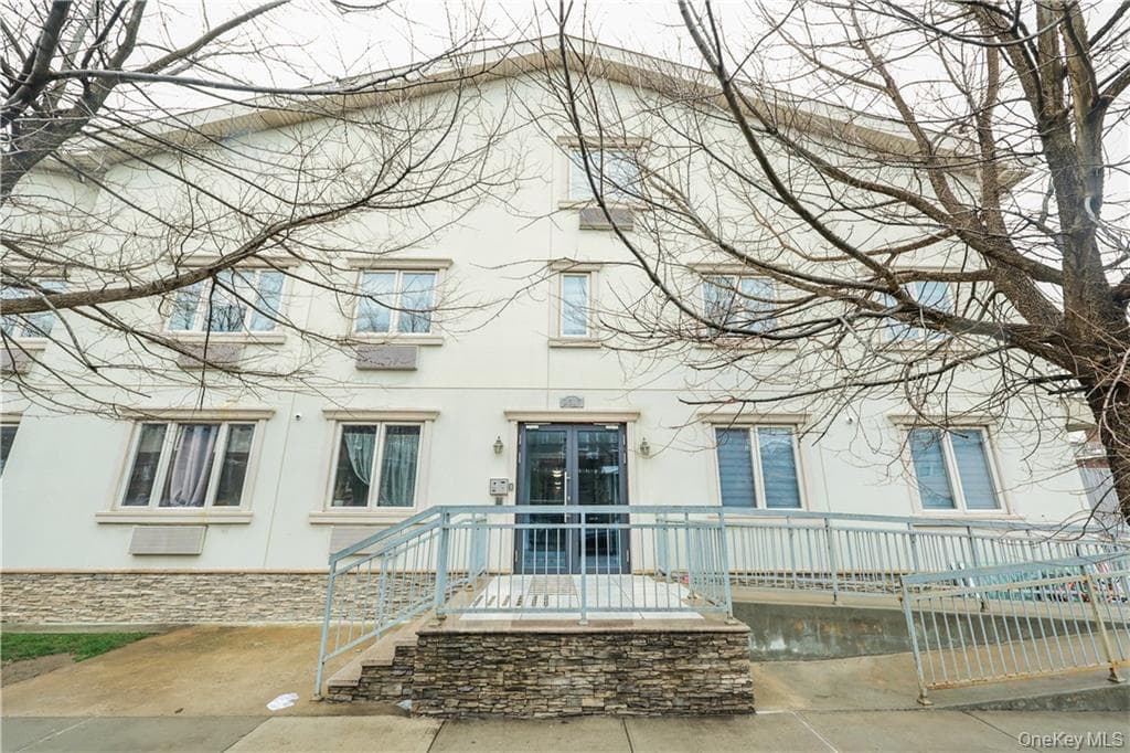 2517 Voorhies Avenue Unit: 1C thumbnail 3