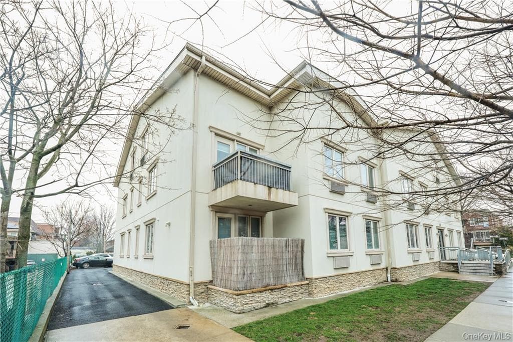 2517 Voorhies Avenue Unit: 1C thumbnail 2