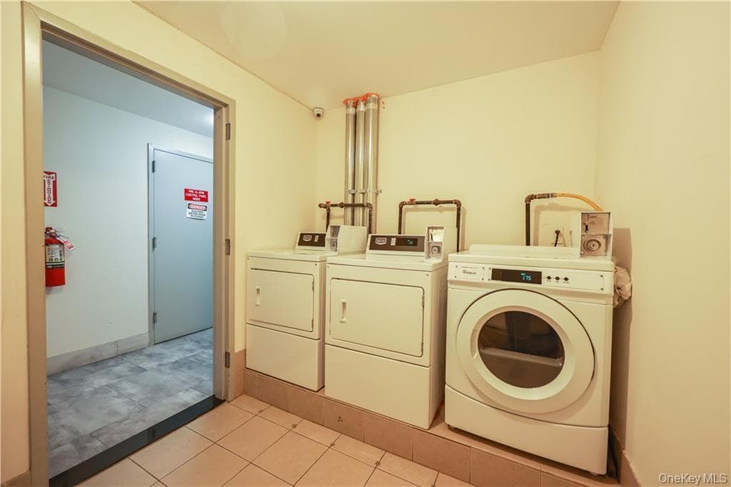 2517 Voorhies Avenue Unit: 1C thumbnail 20
