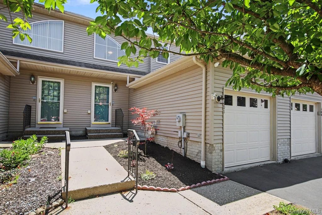 101 Elmcrest Drive thumbnail 2