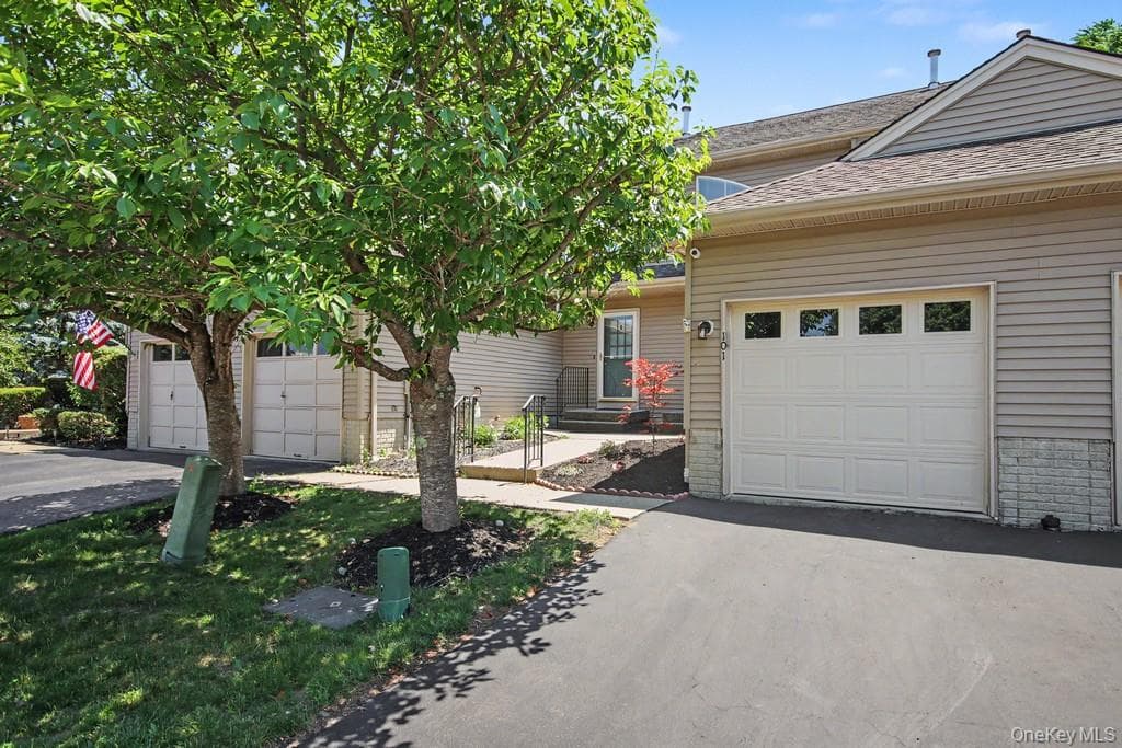101 Elmcrest Drive thumbnail 3