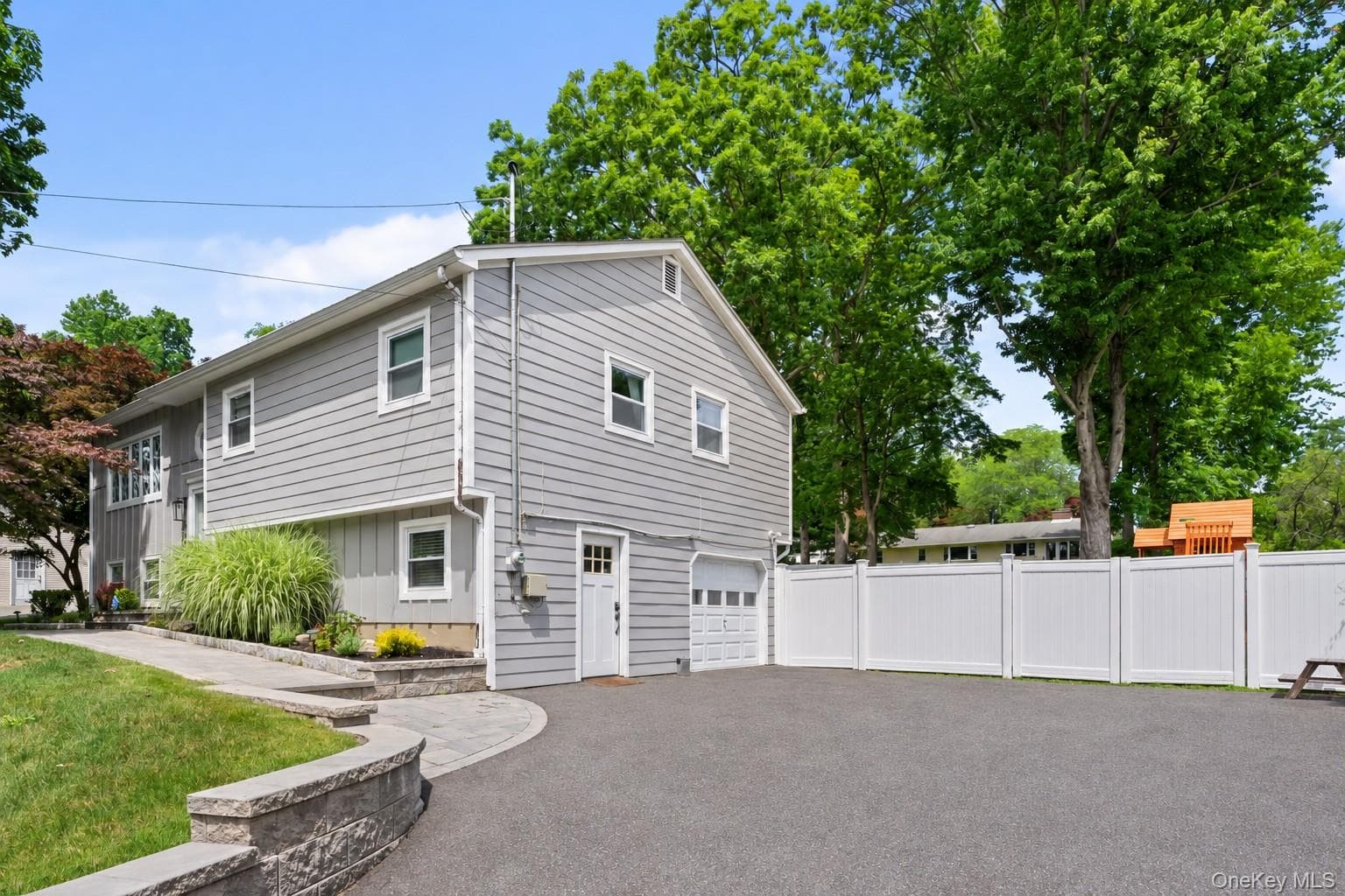 575 Babbling Brook Lane thumbnail 3