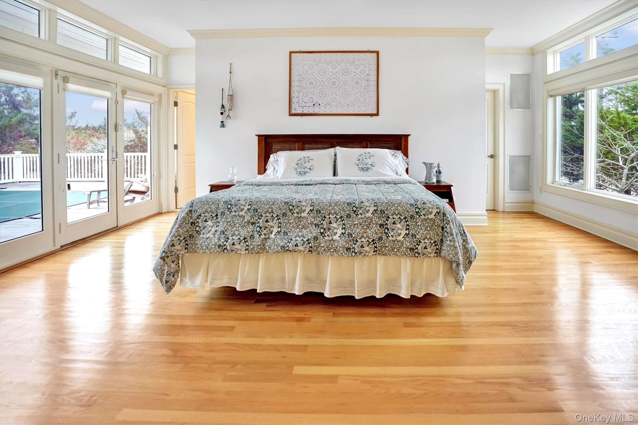 605 Dune Road thumbnail 18