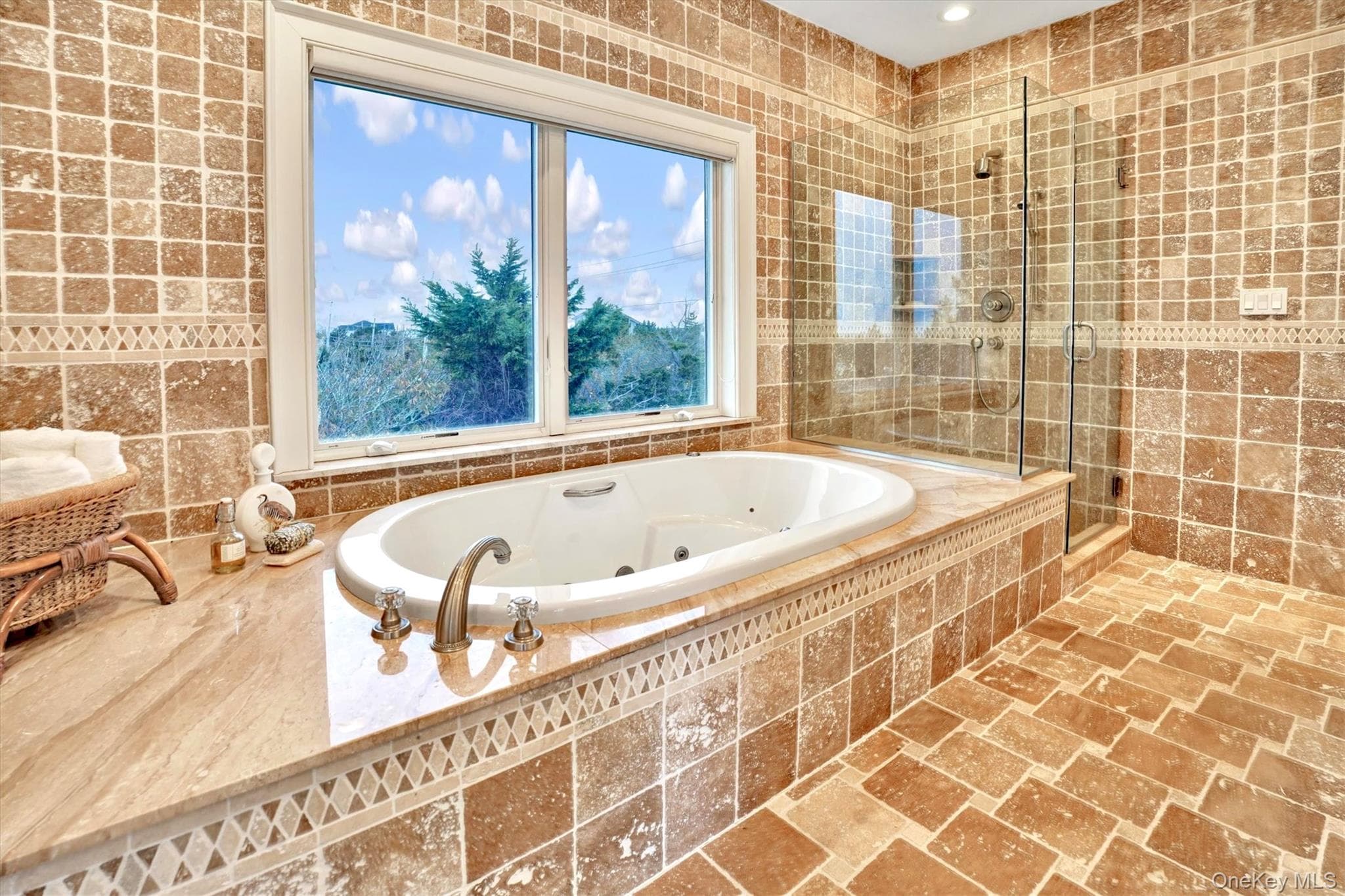 605 Dune Road thumbnail 29