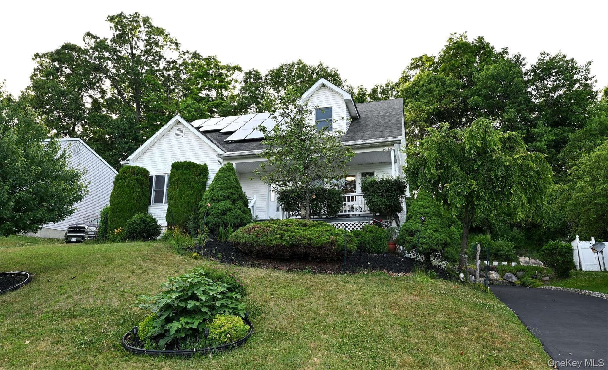 12 Walnut Lane photo 1