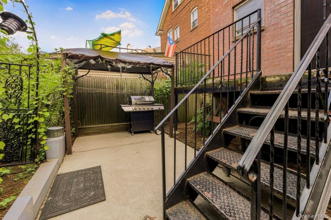 725 E 230th Street thumbnail 21