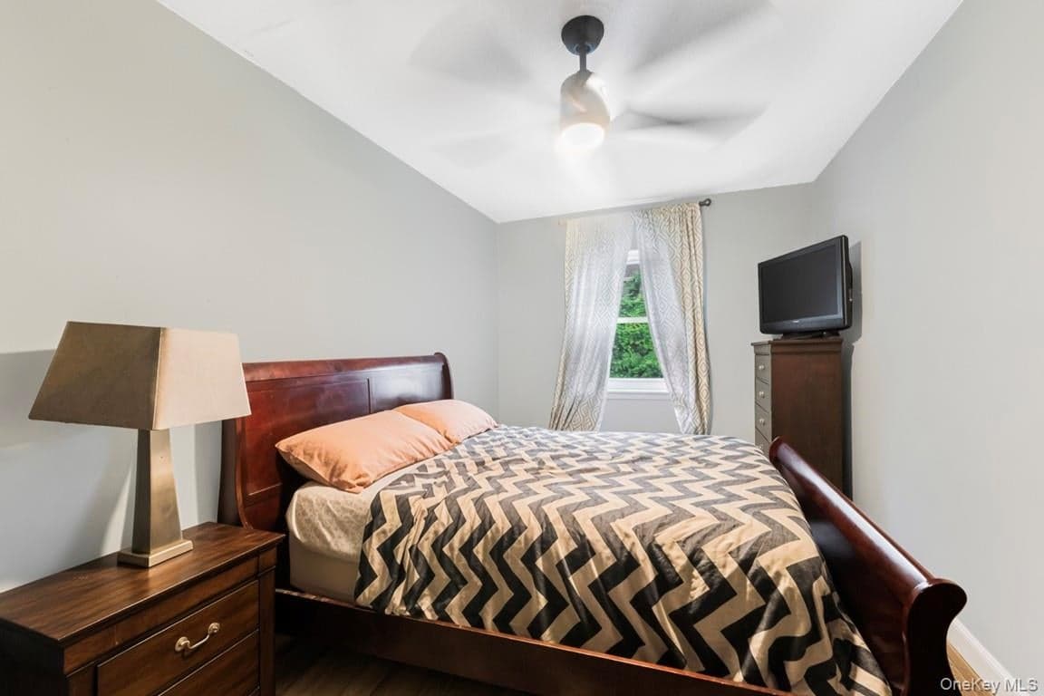 725 E 230th Street thumbnail 15