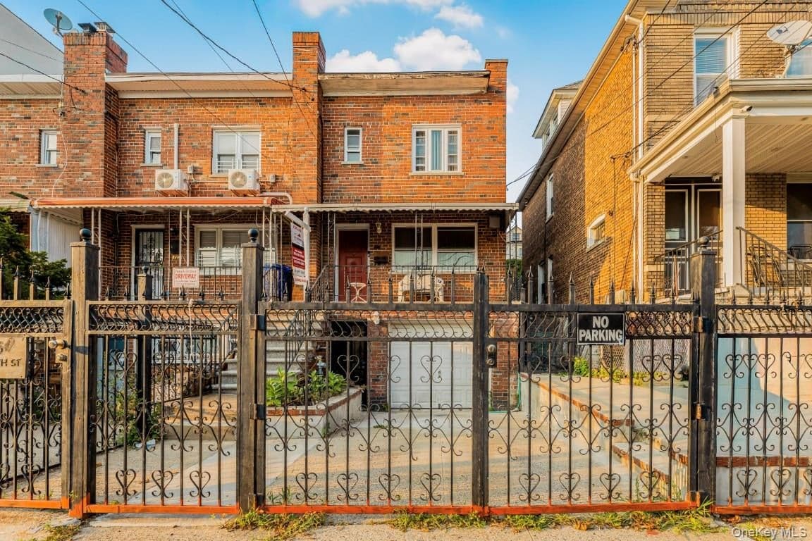 725 E 230th Street thumbnail 3