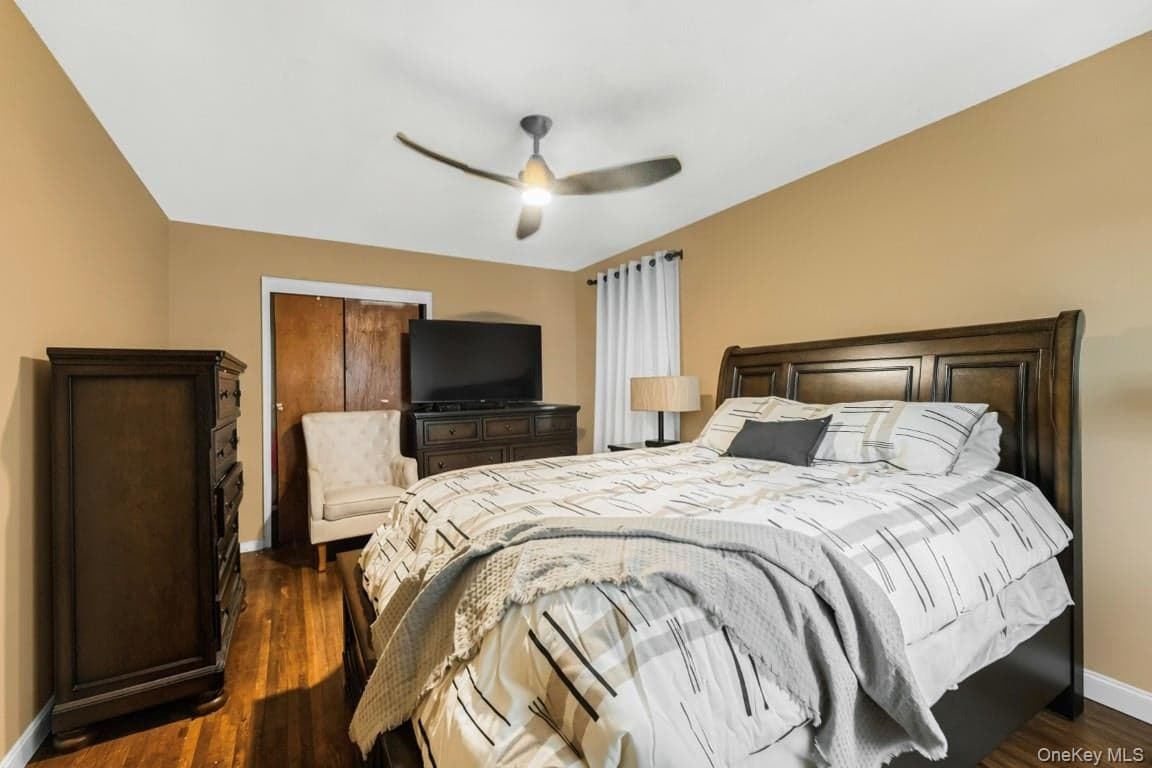 725 E 230th Street thumbnail 14